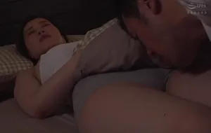 3 ngày người chồng đi công tác, vợ yêu ở nhà nữa đêm bị bố ông chồng mò vào phòng